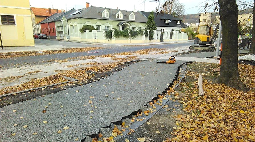 Geotextília geocella alatt