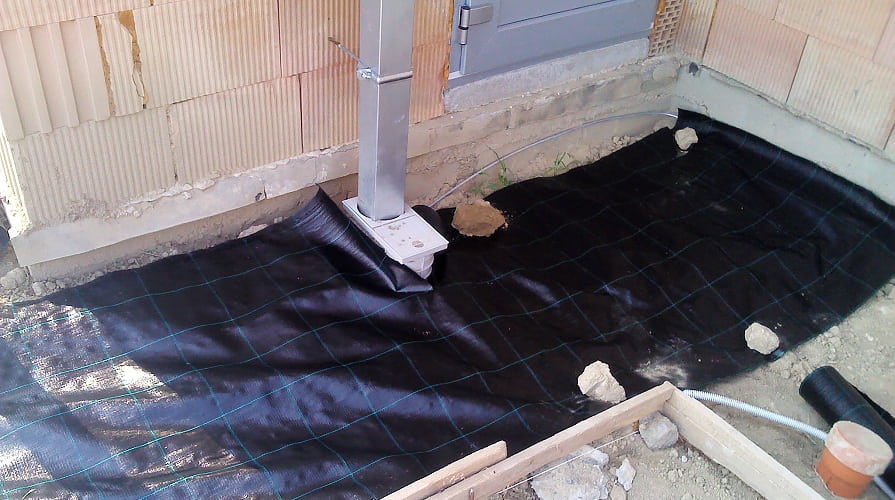 01-01_geotekstil-jarda-es-terulet-alatt_895x500