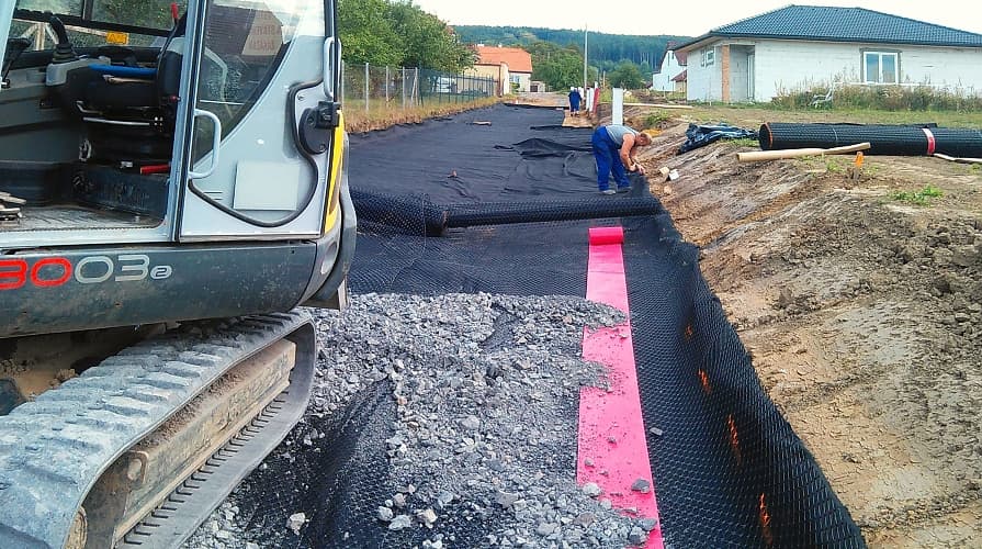 01-03_geotekstil-ut-alatti-atjaro-alap_895x500