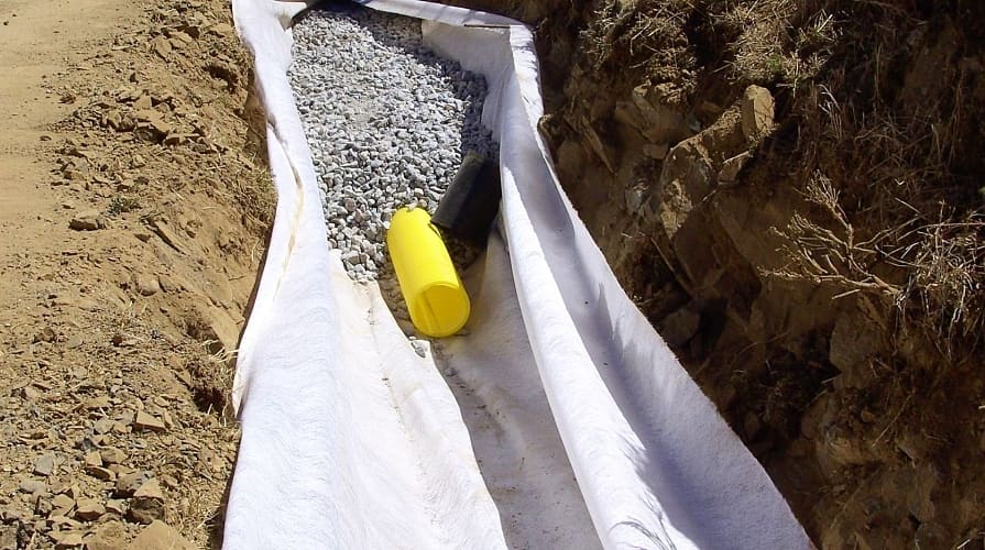 02-01_geotekstil-elvezetocso-es-becseppentes-alatt_895x500