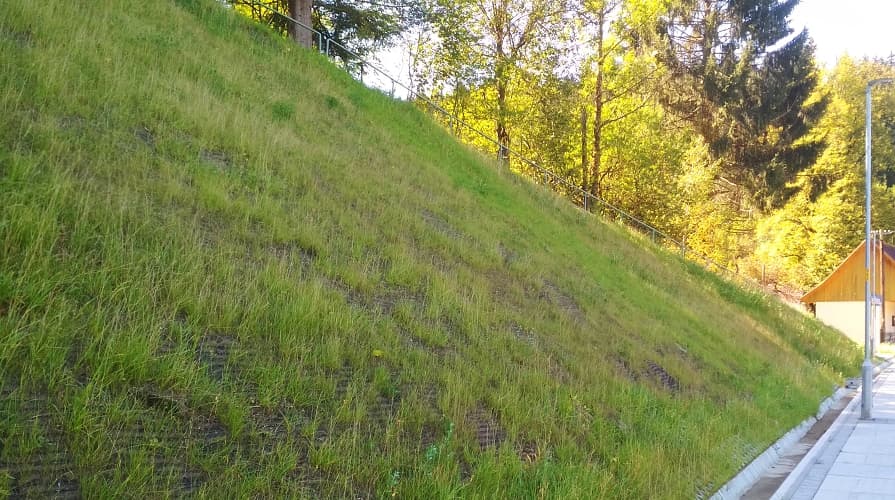 03-01_geotekstil-lejtore-alatt-georacs_895x500